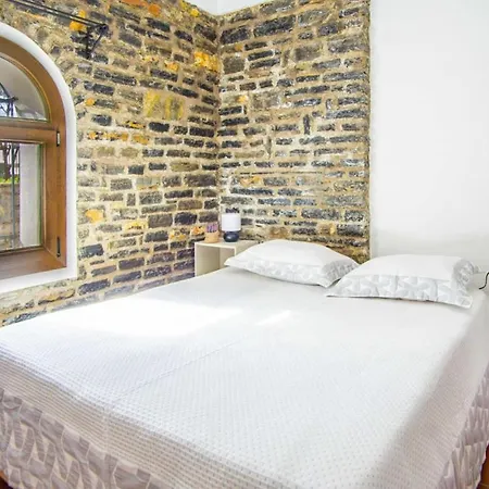 With Private Pool And Lovely View In Vilă